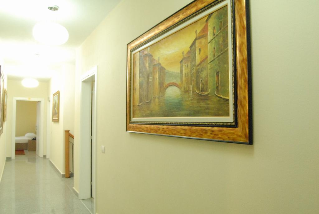 Hotel Relax City Center Tirana Exterior photo